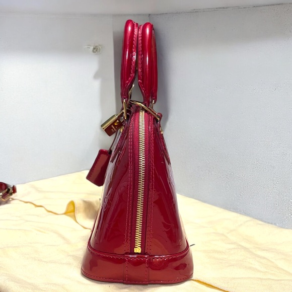 Red Vernis Louis Vuitton Alma BB - Picture 11 of 16